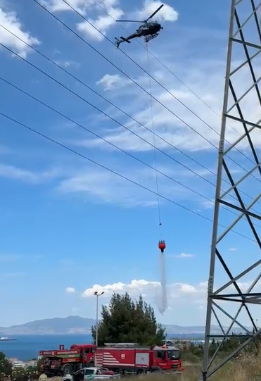Aliağa'da Otluk Alan Yangını Ormana Sıçramadan Söndürüldü