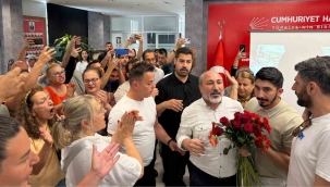 CHP İzmir İl Başkanlığı'nda 'Karanfil' gerginliği