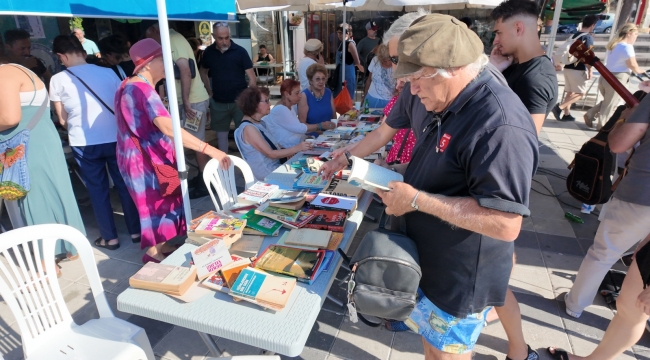 Foça Kitap Şenliğinde 2 Bin 600 Kitap Ücretsiz Dağıtıldı