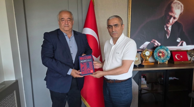 Mesut Öztürk'ten Kaymakam Güney'e Helvacı Kilimi Kitabı Takdimi