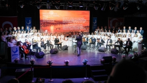 Yağmura rağmen büyük ilgi: ASEV Türk Sanat Müziği Korosu'ndan İstanbul şarkıları gecesi
