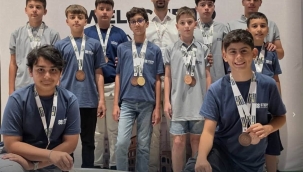 Aliağalı Öğrenciler İtalya'daki Kodlama Olimpiyatı'ndan 17 Dereceyle Döndü