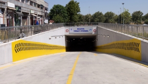 Araçlar otoparka, yolcular metroya