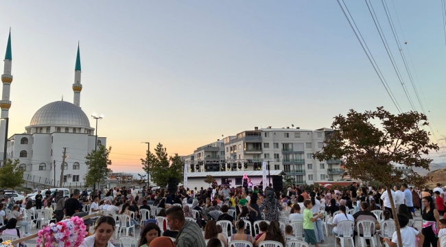 İzmir Büyükşehir Belediyesi Mahalle Şenlikleri Örnekkent'te Coşkuyla Gerçekleşti
