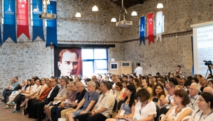 İzmir'deki uluslararası eleştirel eğitim zirvesi başladı