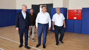 Menemen'de yapımı süren yeni gençlik merkezinde inceleme