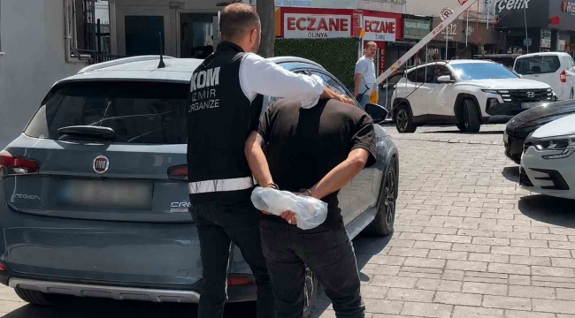 Torbalı'da oto galeriyi kurşunlayan 2 şüpheli tutuklandı